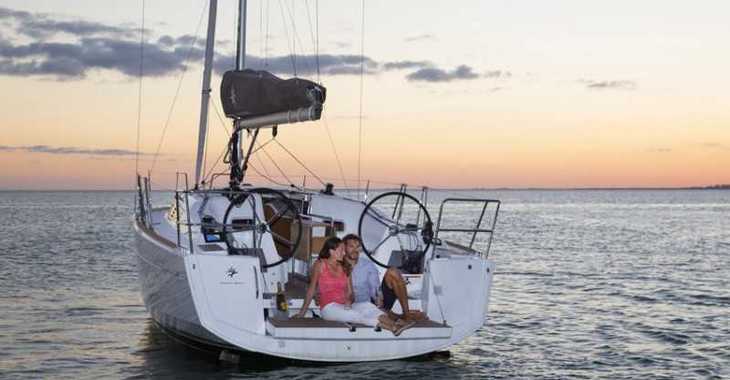 Rent a sailboat in Portu Valincu - Sun Odyssey 349