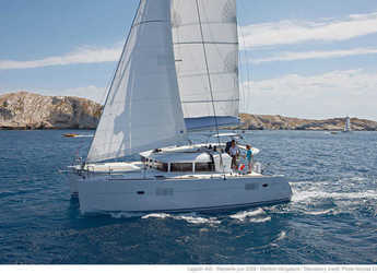 Rent a catamaran in Port Tino Rossi - Lagoon 400 S2 - 4 + 2 cab.