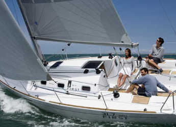 Rent a sailboat in Port Olona - First 31.7