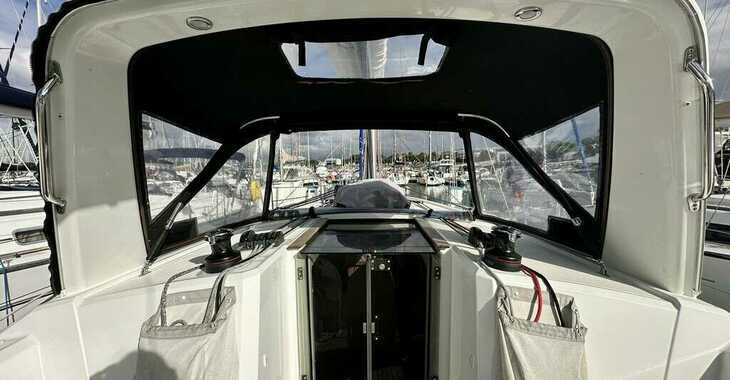 Rent a sailboat in Port Olona - Oceanis 38.1