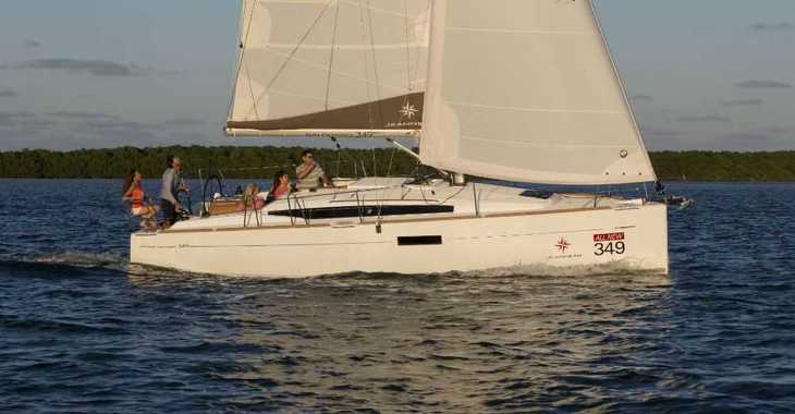 Rent a sailboat in Le port de la Trinité-sur-Mer - Sun Odyssey 349