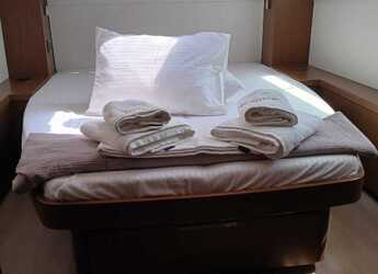 Rent a catamaran in Lavrion Marina - Lagoon 46 