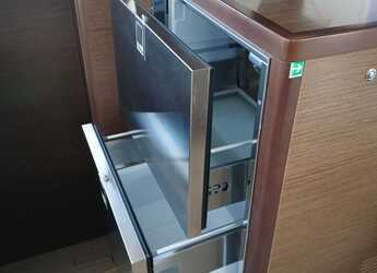 Rent a catamaran in Lavrion Marina - Lagoon 46 