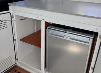 Rent a catamaran in Lavrion Marina - Lagoon 46 