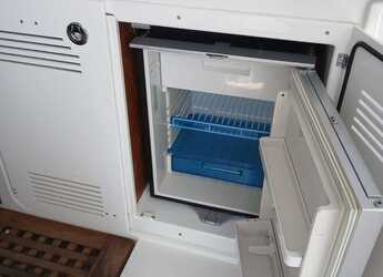 Rent a catamaran in Lavrion Marina - Lagoon 46 