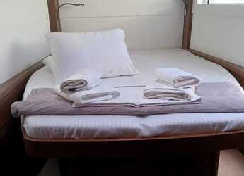 Rent a catamaran in Lavrion Marina - Lagoon 46 