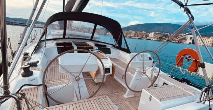 Rent a sailboat in Volos - Hanse 458