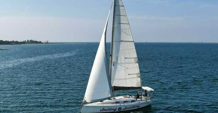 Rent a sailboat in Volos - Bavaria 35 Match