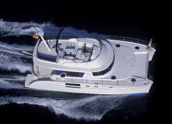 Rent a power catamaran  in Naviera Balear - Cumberland 44