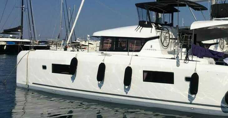 Rent a catamaran in Lefkas Marina - Lagoon 42