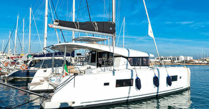 Rent a catamaran in Marsala Marina - Lagoon 42
