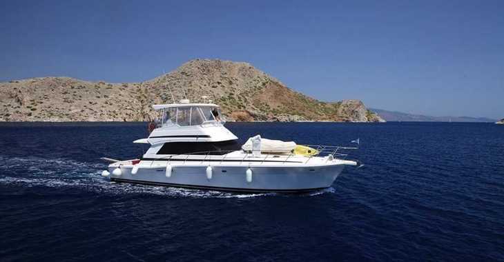Chartern Sie yacht in Alimos Marina - Riviera 48 Flybridge