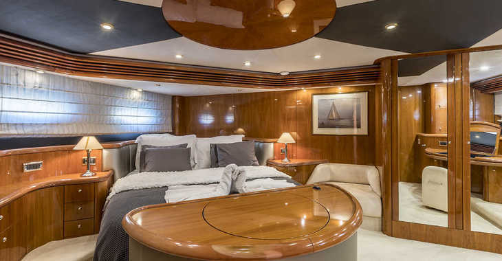 Chartern Sie yacht in Marina Kastela - Sunseeker Manhattan 84