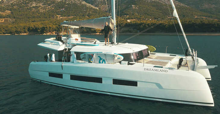 Alquilar catamarán en Marina Kastela - Dufour Catamaran 48