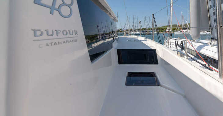 Alquilar catamarán en Marina Kastela - Dufour Catamaran 48