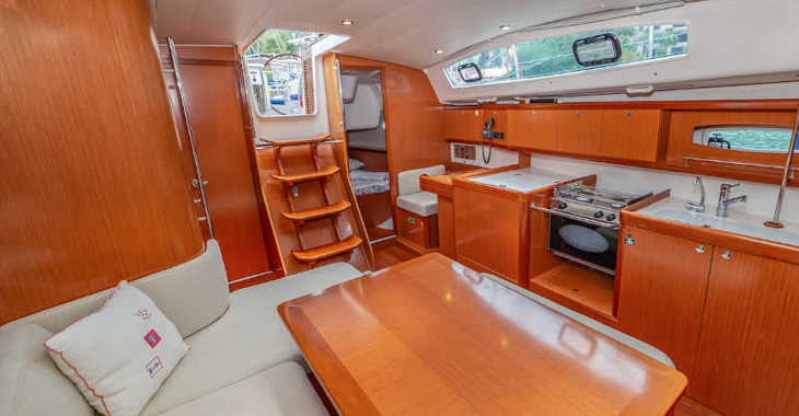 Rent a sailboat in Yes marina - Oceanis 40