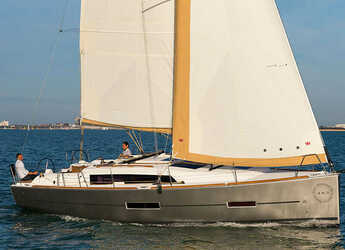 Rent a sailboat in Nidri Marine - Dufour 382