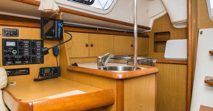 Rent a sailboat in Perigiali Quay - Sun Odyssey 32 i REFIT 2019