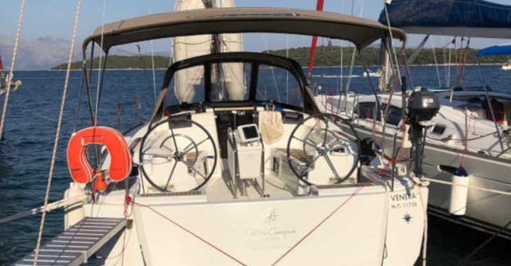 Rent a sailboat in Perigiali Quay - JEANNEAU S. O. 419   2017