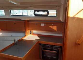 Rent a sailboat in Marina di Scarlino - Bavaria Cruiser 34