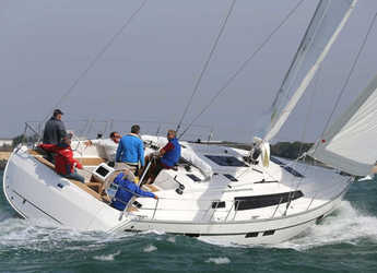 Rent a sailboat in Marina Zeas - Bavaria Cruiser 46