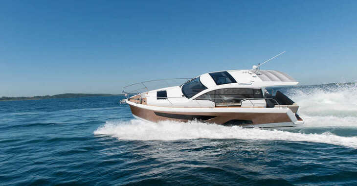 Rent a yacht in Veruda Marina - Sealine C330