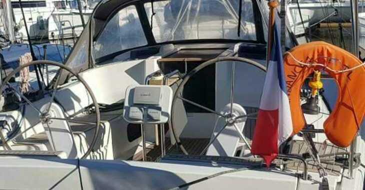 Rent a sailboat in Les Marines of Cogolin - Hanse 345