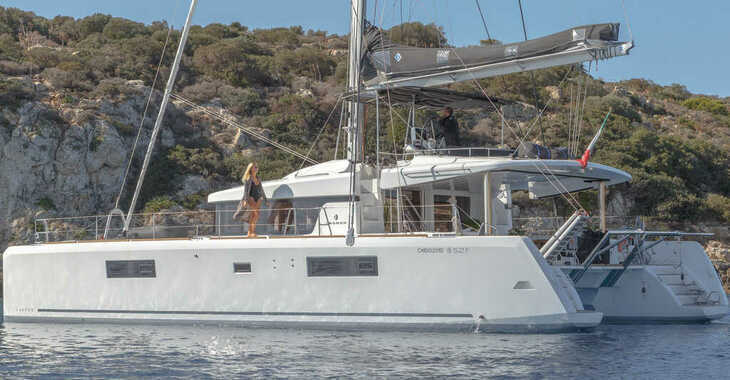 Rent a catamaran in Agios Kosmas Marina - Lagoon 52F