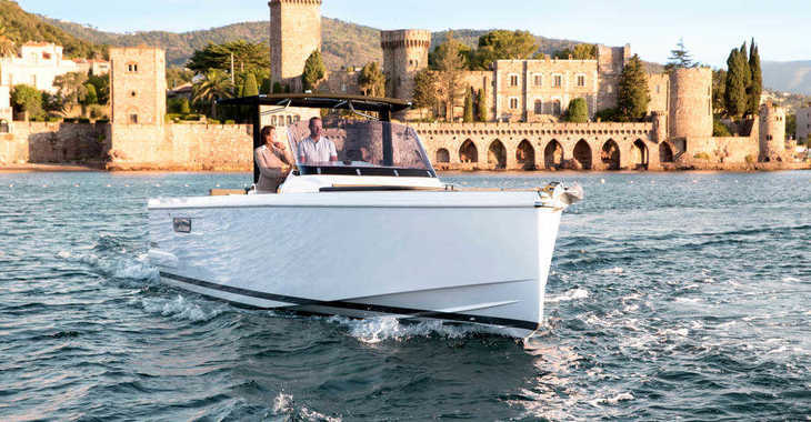 Rent a motorboat in Port Vell - FJORD 36 EXPRESS
