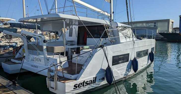 Rent a catamaran in Marina Real Juan Carlos I - Aventura 37