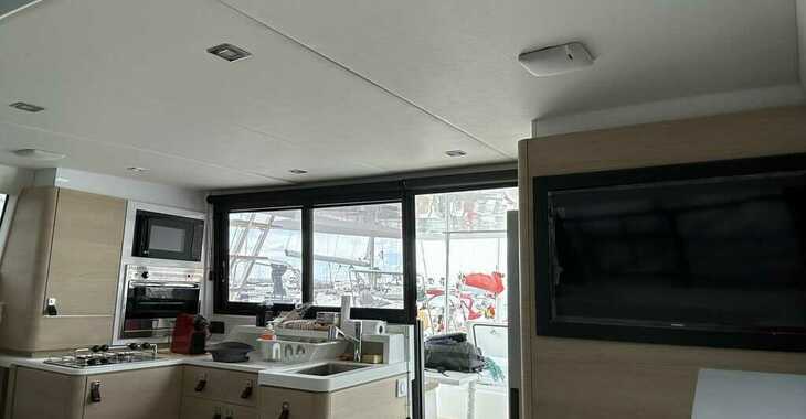 Rent a catamaran in Marina Real Juan Carlos I - Aventura 37
