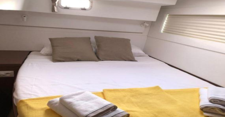 Rent a catamaran in Club Náutico Ibiza - Lagoon 40
