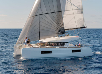 Rent a catamaran in Marina Ibiza - Lagoon 40