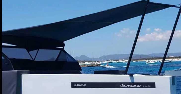 Rent a motorboat in Marina Botafoch - De Antonio Yachts D33