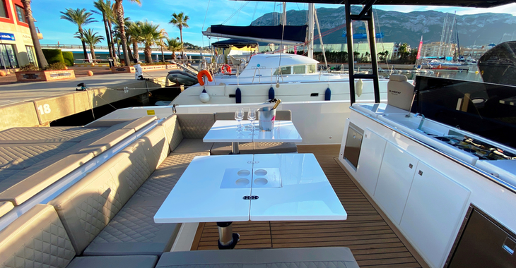 Chartern Sie motorboot in Marina el Portet de Denia - De Antonio Yachts D42