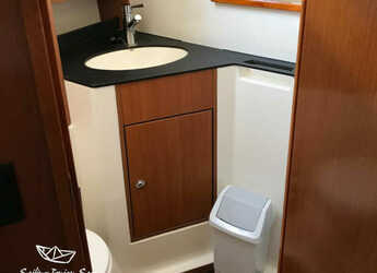 Rent a sailboat in Nidri Marine - Bavaria 45 Cruiser