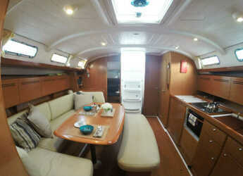 Rent a sailboat in Nidri Marine - Cyclades 43.4