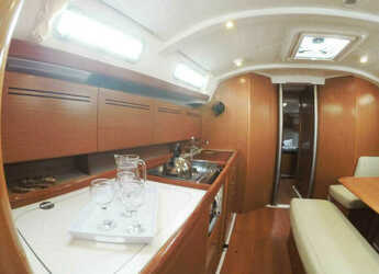 Rent a sailboat in Nidri Marine - Cyclades 43.4