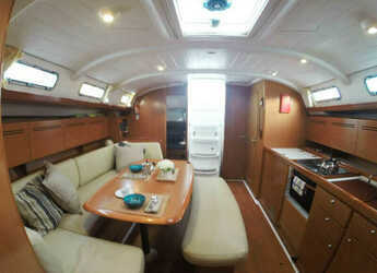 Rent a sailboat in Nidri Marine - Cyclades 43.4