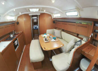 Rent a sailboat in Nidri Marine - Cyclades 43.4