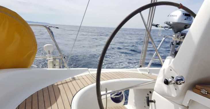 Rent a sailboat in Real Club Náutico de Valencia - Bavaria 39