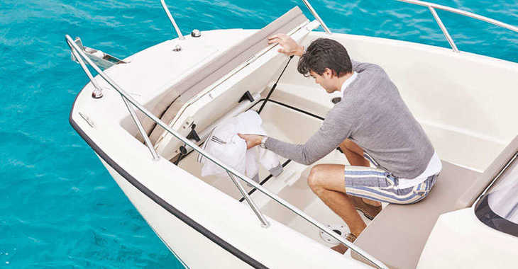 Rent a motorboat in Marina el Portet de Denia - QuickSilver 675