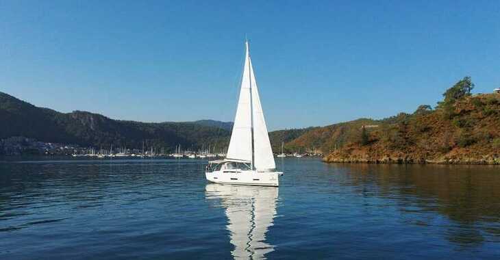 Rent a sailboat in Ece Marina - Dufour 390