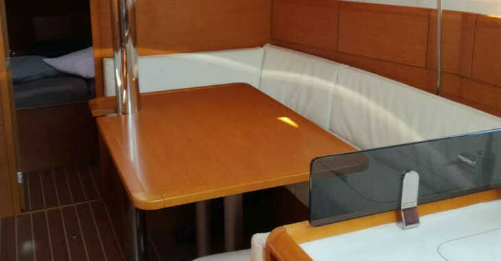 Rent a sailboat in Salerno - Sun Odyssey 379