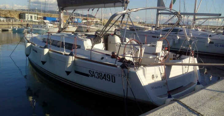 Rent a sailboat in Salerno - Sun Odyssey 379