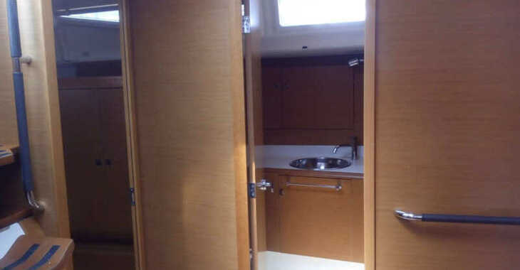 Rent a sailboat in Salerno - Sun Odyssey 439