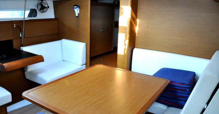 Rent a sailboat in Salerno - Sun Odyssey 419