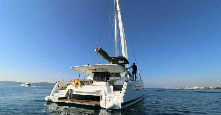 Rent a catamaran in Marina Kastela - Fountaine Pajot Astrea 42 - 4 + 2 cab.