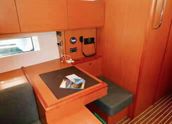 Rent a sailboat in Marina Kastela - Bavaria C50 Holiday - 5 cab.