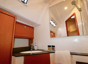 Rent a sailboat in Marina Kastela - Bavaria C50 Holiday - 5 cab.